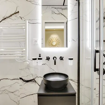 Pick A Flat's In Champs-elysees - Rue Marbeuf *