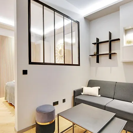 Apartment Pick A Flat's In Champs-elysees - Rue Marbeuf Paris