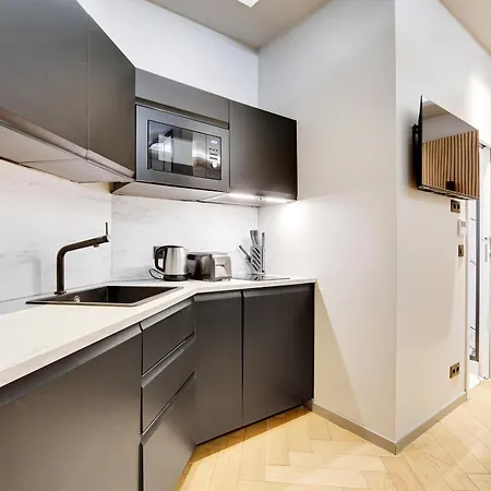 Pick A Flat's In Champs-elysees - Rue Marbeuf *