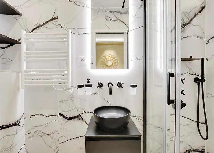 Pick A Flat's In Champs-elysees - Rue Marbeuf *