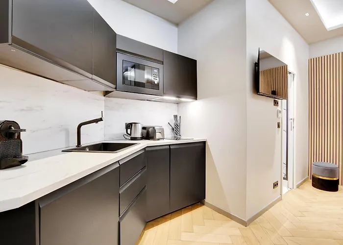 Pick A Flat's In Champs-elysees - Rue Marbeuf *