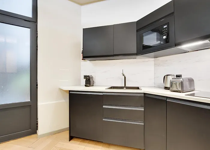 Pick A Flat's In Champs-elysees - Rue Marbeuf